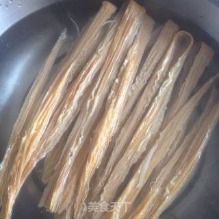 煎腐竹的做法步骤：1