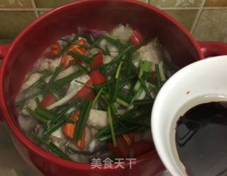 坤博砂锅姜蒜生焗鱼的做法步骤：12