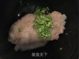 虾丸热汤面的做法步骤：2