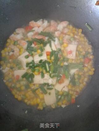 五彩虾仁豆腐的做法步骤：4