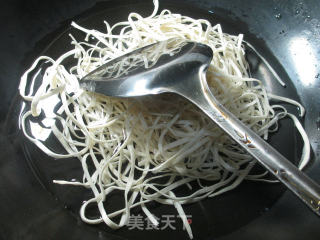 鸭肝菠菜汤面的做法步骤：3