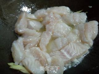 糖醋巴沙鱼的做法步骤：2