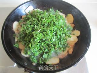 荠菜肉丝炒年糕的做法步骤：6