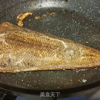 干妈牛肉酱烧鱼尾的做法步骤：3