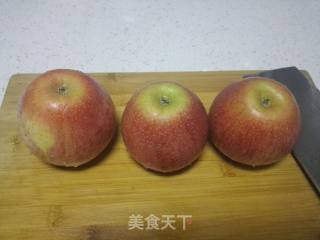 蒸苹果，老少皆宜的做法步骤：1