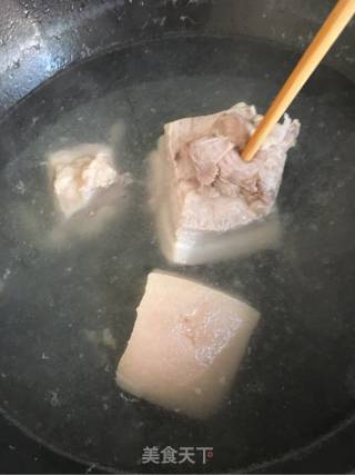 酱香回锅肉的做法步骤：2