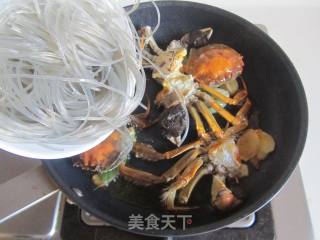 螃蟹粉丝煲的做法步骤：6