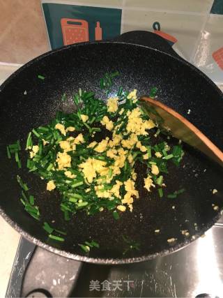 一看就会的韭菜炒鸡蛋的做法步骤：9