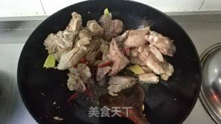 砂锅酱香排骨炖玉米的做法步骤：3
