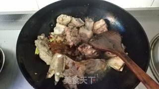 砂锅酱香排骨炖玉米的做法步骤：4