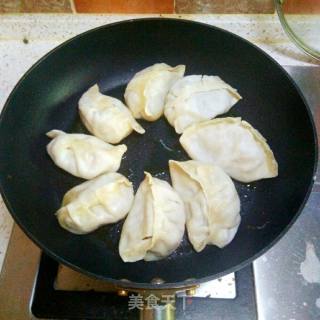 #快手懒人餐#煎饺的做法步骤：2
