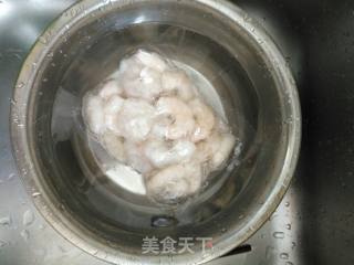 丝瓜虾仁金丝蛋的做法步骤：2