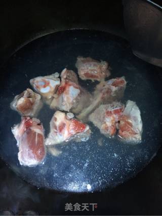 红烧排骨的做法步骤：1
