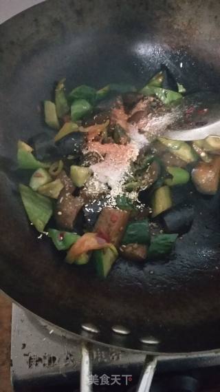 茄子炒黄瓜的做法步骤：6