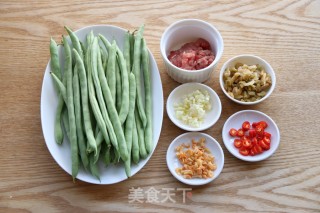 上桌即遭哄抢的下饭菜--干煸四季豆的做法步骤：1