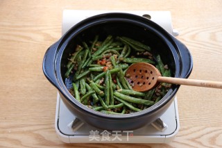 上桌即遭哄抢的下饭菜--干煸四季豆的做法步骤：8