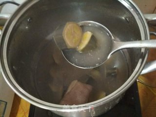 生大蕉猪肉汤的做法步骤：5