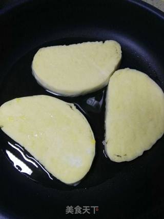 鸡蛋煎馒头的做法步骤：5