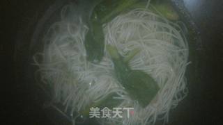 荷包蛋面的做法步骤：2
