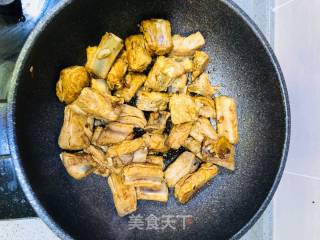 莲藕排骨汤的做法步骤：2
