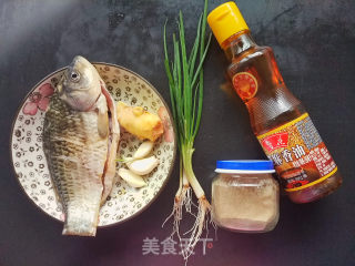 麻油鲫鱼浓汤的做法步骤：1