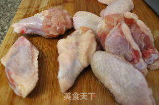 炸鸡翅的做法步骤：1