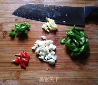 东北酸菜熘肥肠的做法步骤：2