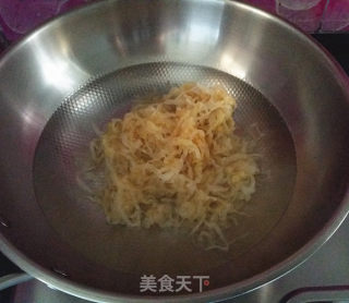 东北酸菜熘肥肠的做法步骤：4