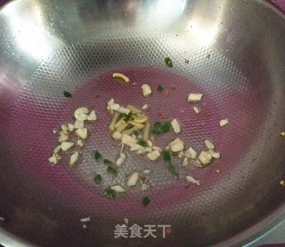 东北酸菜熘肥肠的做法步骤：7