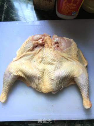 电饭锅烧鸡的做法步骤：1