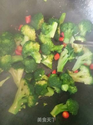 蒜蓉西兰花的做法步骤：4