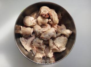 土豆炖鸡块的做法步骤：1