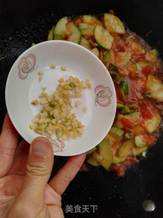 #快手懒人餐#西红柿青椒炒西葫芦的做法步骤：8