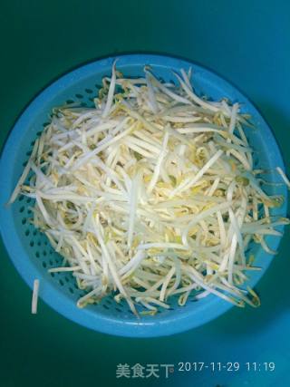 薯粉签炒豆芽的做法步骤：1