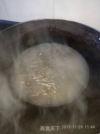 薯粉签炒豆芽的做法步骤：8