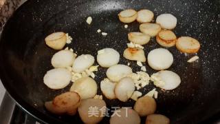 鱼饼烧丝瓜的做法步骤：3