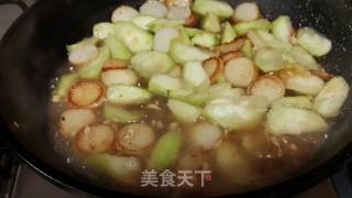 鱼饼烧丝瓜的做法步骤：5