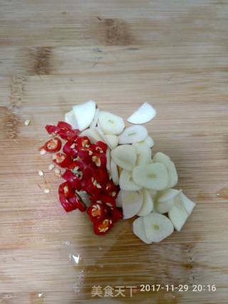 暖胃青菜煲（娃娃菜香菇豆腐煲）的做法步骤：1