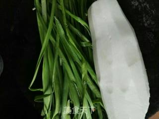 韭菜箩卜丝的做法步骤：1
