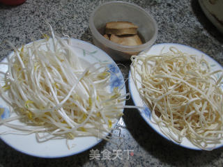 素鸡绿豆芽汤面的做法步骤：1