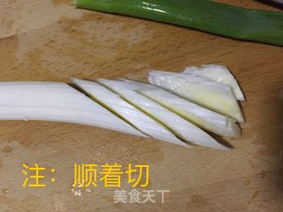 葱爆羊肉的做法步骤：2