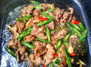 尖椒炒鸭肉的做法步骤：6
