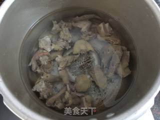 姫松茸鸽子汤的做法步骤：4