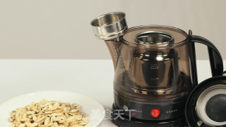 黄芪茶饮的做法步骤：1