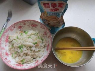 #快手懒人餐#五分钟蛋卷饭的做法步骤：2
