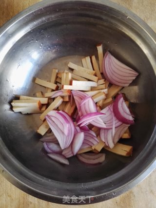 #快手懒人餐#凉拌洋葱豆干的做法步骤：3
