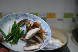 香菇焖黄鱼鲞的做法步骤：3