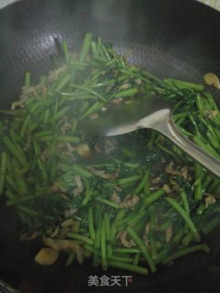 肉丝茼蒿的做法步骤：5