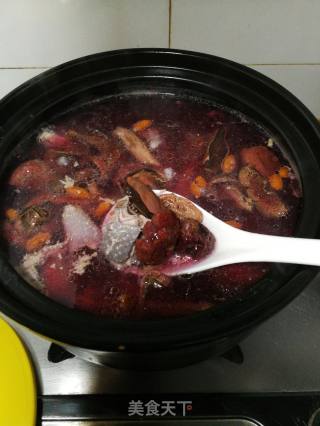 红菇乌鸡汤的做法步骤：2
