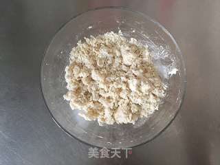 【红糖饼】又酥又软的吮指红糖饼的做法步骤：2